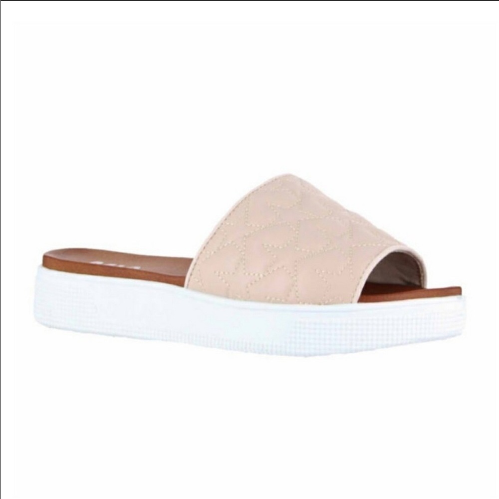 Mia Women’s Slippers In size 10